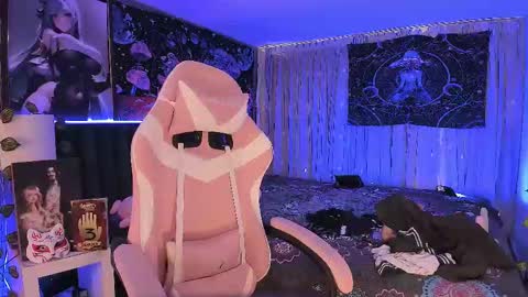 L A N A  online show from March 4, 8:05 pm