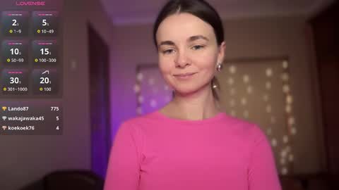 Snapshot of lanaloulou chatting on September 30, 2:33 am Lana online show from September 30, 2:33 am