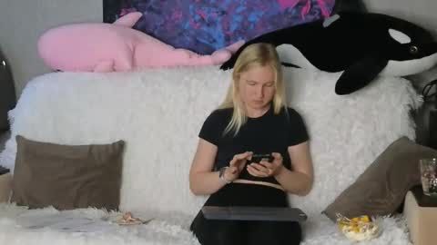 LanaviSmith online show from November 19, 6:35 am