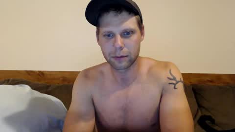 Snapshot of lancehardin chatting on October 1, 11:36 pm Lance online show from October 1, 11:36 pm
