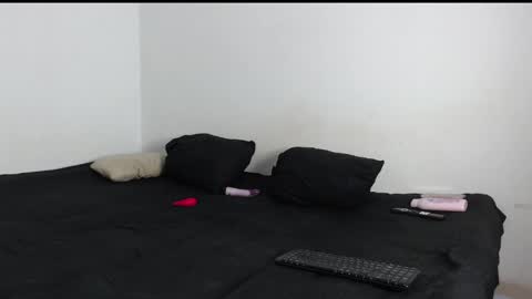 lanena2501 online show from April 21, 1:18 pm