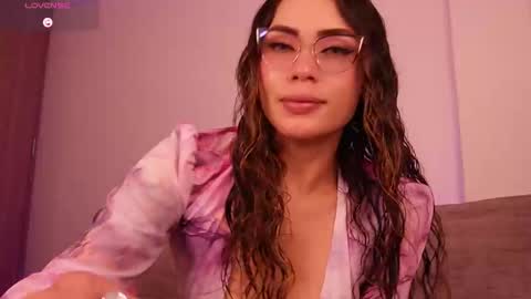 Snapshot of lara_bombshelll chatting on October 24, 7:36 pm Lara online show from October 24, 7:36 pm