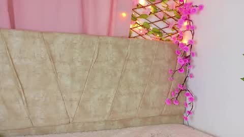 Lara Gill online show from February 27, 8:45 pm