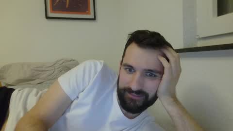 laraaan online show from March 26, 8:58 pm