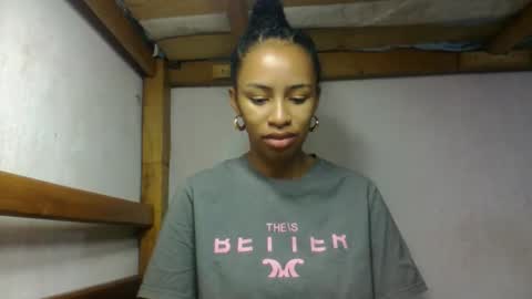 larah98 online show from February 17, 1:43 pm