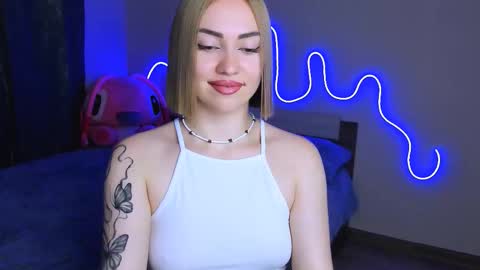 Snapshot of larakrein_lk chatting on September 23, 2:22 pm LaraKrein lk online show from September 23, 2:22 pm