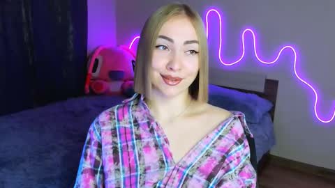 Snapshot of larakrein_lk chatting on October 12, 3:37 pm LaraKrein lk online show from October 12, 3:37 pm