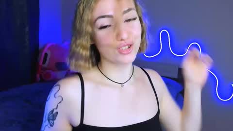 Snapshot of larakrein_lk chatting on September 22, 2:21 pm LaraKrein lk online show from September 22, 2:21 pm