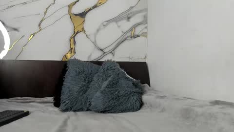 laralmanza online show from April 19, 1:34 pm