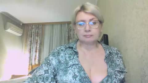 laramrs online show from November 22, 6:06 pm