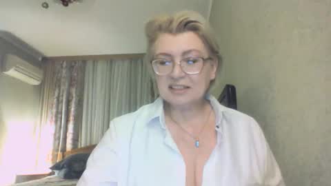 laramrs online show from December 15, 5:09 pm