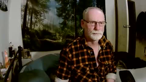 Snapshot of larbie chatting on October 21, 10:53 am Larbie online show from October 21, 10:53 am
