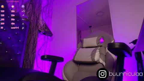Snapshot of larissa01_ chatting on October 3, 3:59 am Lari online show from October 3, 3:59 am