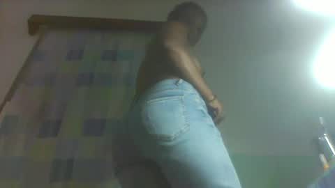 Snapshot of larissa645771 chatting on October 12, 9:13 am larissa645771 online show from October 12, 9:13 am