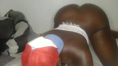 larvy12 online show from April 18, 6:48 am