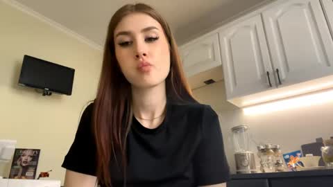 Sara online show from May 15, 9:39 am