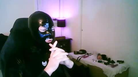 latexminheadroom online show from December 5, 3:06 am