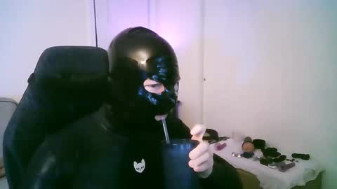 latexminheadroom online show from January 19, 6:34 am