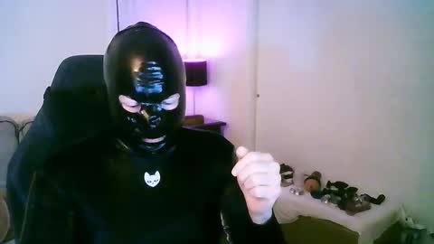 Snapshot of latexminheadroom chatting on October 19, 3:00 am latexminheadroom online show from October 19, 3:00 am