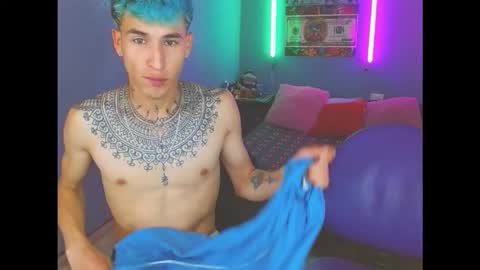 Snapshot of latin_boysxxx_ chatting on October 10, 2:28 am latin_boysxxx_ online show from October 10, 2:28 am