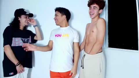 Snapshot of latin_naughty_boys chatting on October 17, 7:01 am latin_naughty_boys online show from October 17, 7:01 am