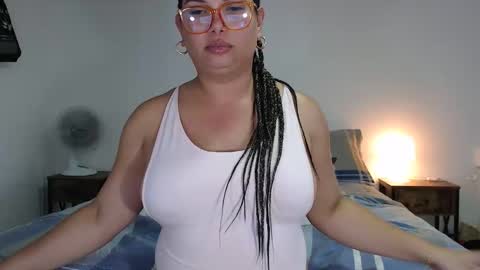 FLOR SALVAJE online show from November 18, 8:45 pm