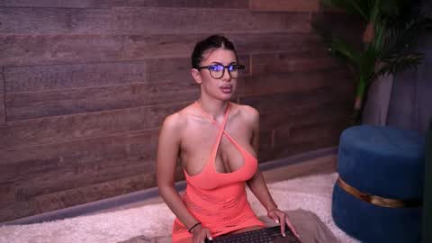 Snapshot of latinaloco chatting on October 13, 5:15 pm Latina online show from October 13, 5:15 pm