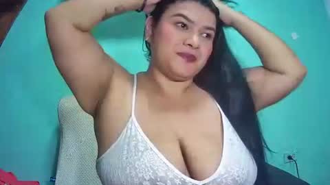 latincurvy1992 online show from January 14, 4:53 am