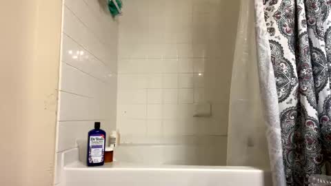 Snapshot of latinlover199518 chatting on December 7, 12:36 am latinlover199518 online show from December 7, 12:36 am