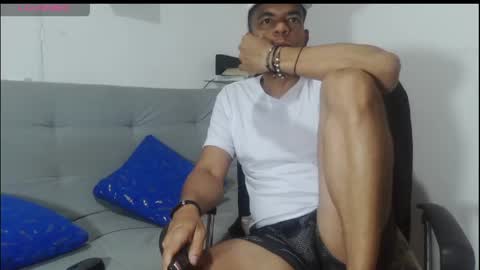 latinmartin254 online show from May 26, 1:23 am