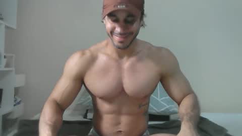 latino_rodri online show from May 11, 9:05 am