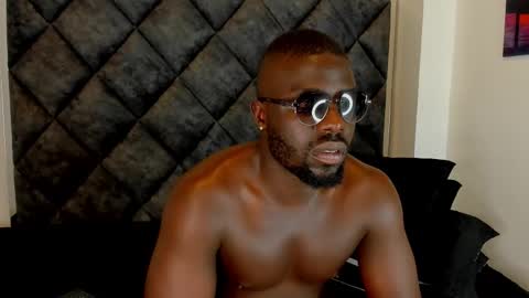 LEANDRO online show from October 11, 5:45 am