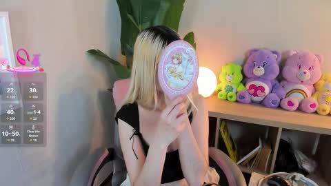 laukyubey1 online show from October 29, 9:48 pm