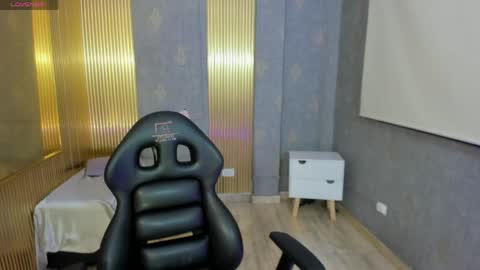 laulin_tay online show from April 11, 3:22 am