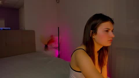 Snapshot of laura__leee chatting on February 17, 12:27 pm Laura online show from February 17, 12:27 pm