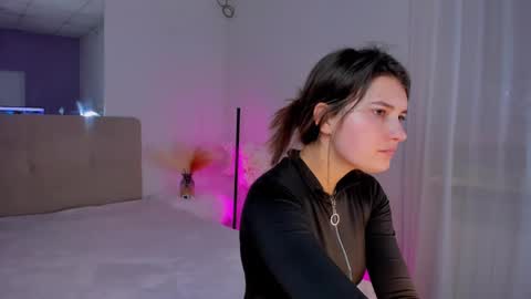Snapshot of laura__leee chatting on March 6, 9:36 am Laura online show from March 6, 9:36 am