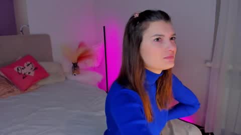 Snapshot of laura__leee chatting on February 13, 5:58 am Laura online show from February 13, 5:58 am