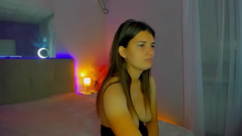 Snapshot of laura__leee chatting on September 21, 6:28 am Laura online show from September 21, 6:28 am