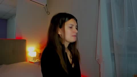 Snapshot of laura__leee chatting on October 5, 6:00 am Laura online show from October 5, 6:00 am