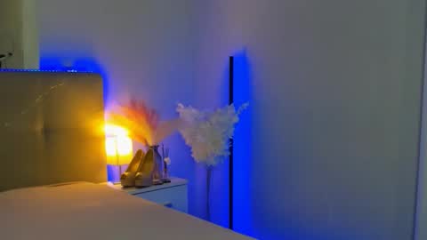 Laura online show from November 26, 6:43 am