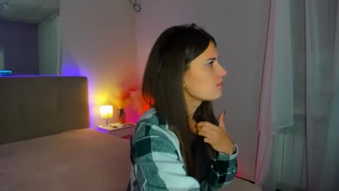 Snapshot of laura__leee chatting on October 3, 5:38 am Laura online show from October 3, 5:38 am
