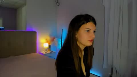 Snapshot of laura__leee chatting on October 11, 6:07 am Laura online show from October 11, 6:07 am