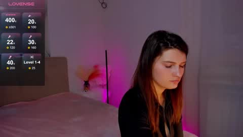 Snapshot of laura__leee chatting on February 21, 12:39 pm Laura online show from February 21, 12:39 pm
