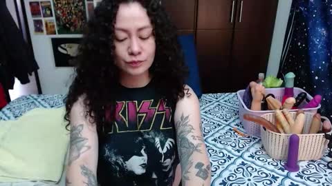 Snapshot of laura_anal_ chatting on September 17, 4:43 pm Wen online show from September 17, 4:43 pm