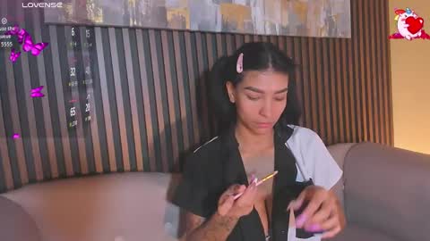 Snapshot of laura_aristizabal_19 chatting on October 8, 1:06 pm Laura online show from October 8, 1:06 pm