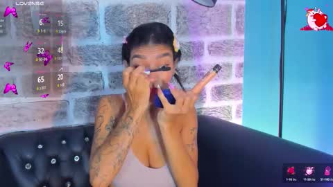 Snapshot of laura_aristizabal_19 chatting on October 12, 1:37 pm Laura online show from October 12, 1:37 pm