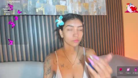 Snapshot of laura_aristizabal_19 chatting on October 1, 12:59 pm Laura online show from October 1, 12:59 pm