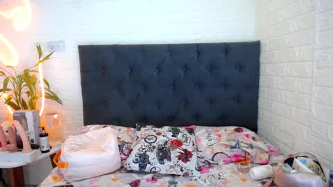 LAURA online show from March 28, 4:08 pm