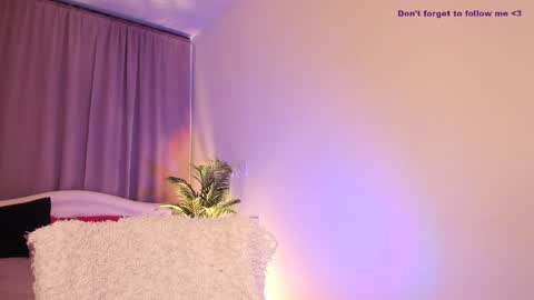 Snapshot of laura_coy chatting on March 1, 5:20 am Laura online show from March 1, 5:20 am