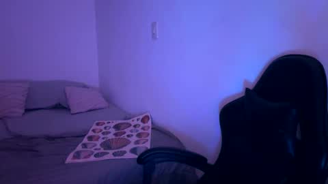 laura online show from March 24, 12:05 am